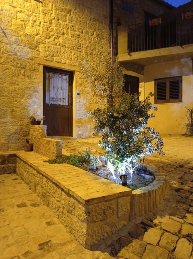 Casa Vacanze Borgo Gulini Da Anna Petralia Soprana Buitenkant foto